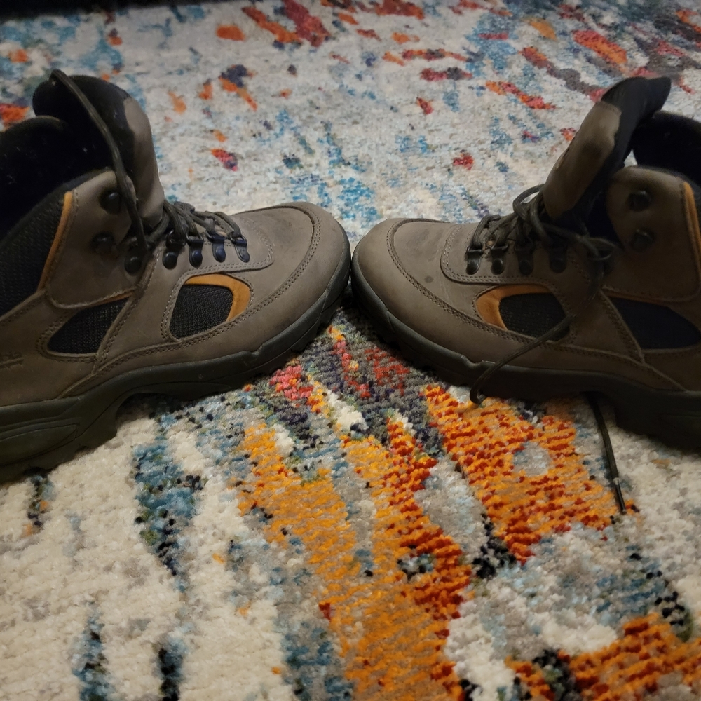 Women's size 11 gently used Hiking Proof